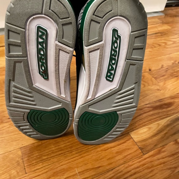 New condition Jordan' 3's - Picture 2 of 4